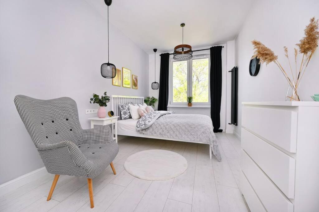 Ferienwohnung Saska Kepa -Ul. Francuska 2' Min Warschau Exterior foto