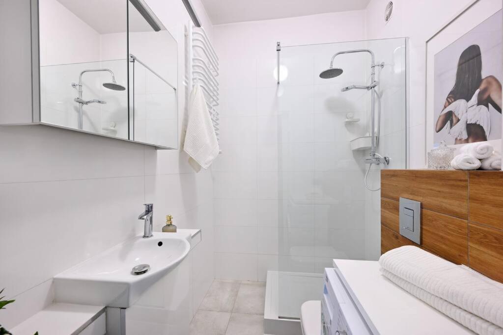 Ferienwohnung Saska Kepa -Ul. Francuska 2' Min Warschau Exterior foto