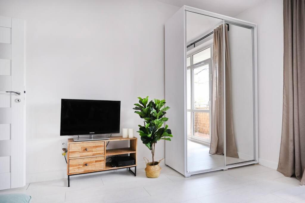 Ferienwohnung Saska Kepa -Ul. Francuska 2' Min Warschau Exterior foto